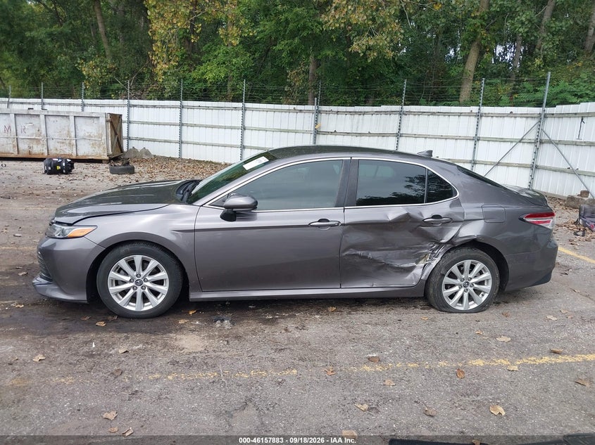TOYOTA CAMRY - zdjęcie 14