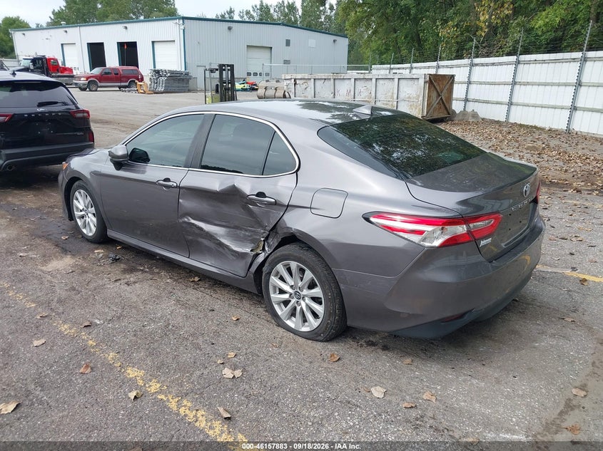 TOYOTA CAMRY - zdjęcie 3
