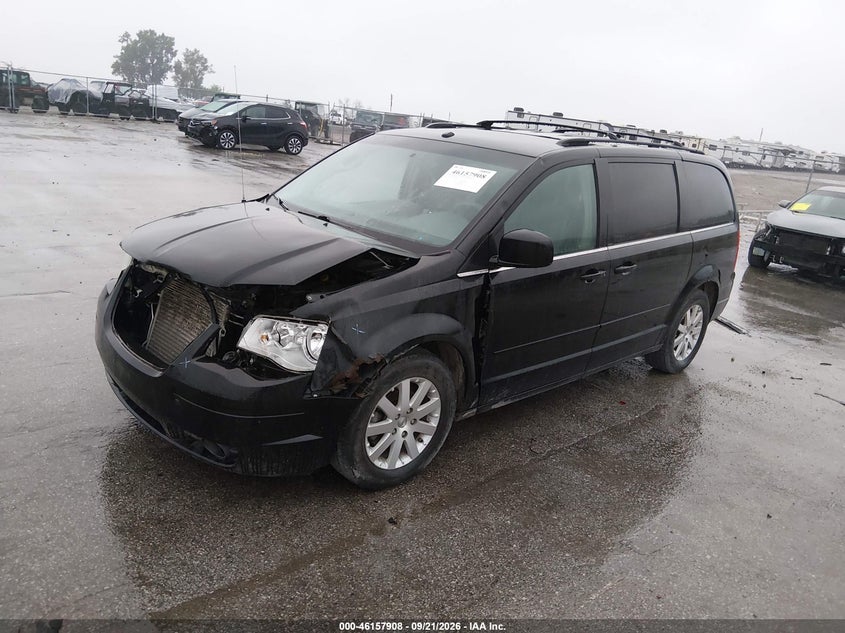 2008 Chrysler Town & Country Touring, Front End, IAAI, VIN 2A8HR54P88R613569 — photo 2