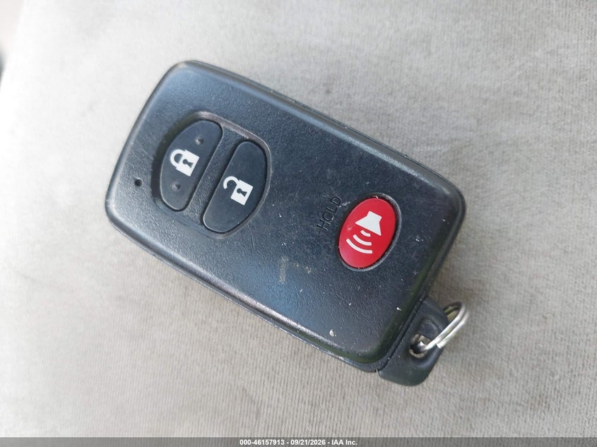 2011 TOYOTA PRIUS TWO · Фото 11