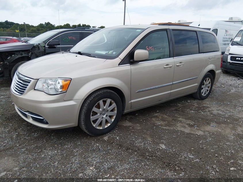 2016 CHRYSLER TOWN & COUNTRY auction photo 2