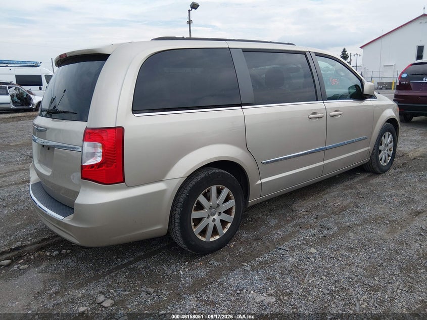 2016 CHRYSLER TOWN & COUNTRY auction photo 4