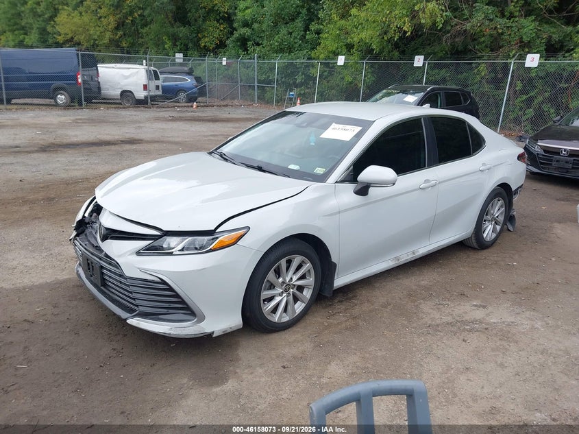 2022 Toyota Camry Le, Front & Rear, IAAI, VIN 4T1C11AK6NU002668 — photo 2