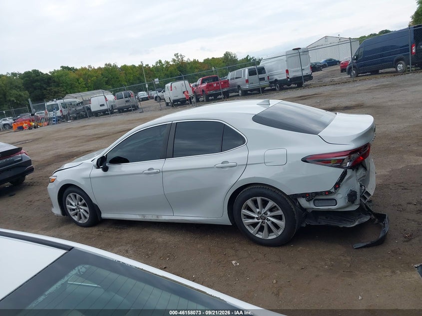 TOYOTA CAMRY - zdjęcie 14