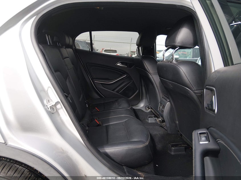 MERCEDES-BENZ GLA 250 - zdjęcie 8