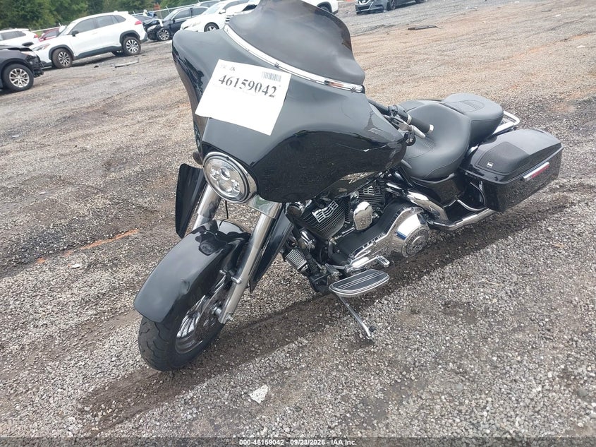 HARLEY-DAVIDSON FLHXI 2006
