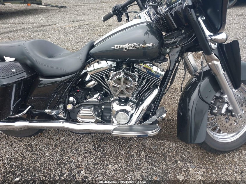 HARLEY-DAVIDSON FLHXI 2006