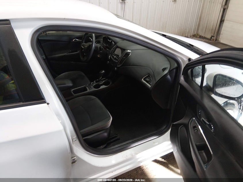 2019 CHEVROLET CRUZE auction photo 5