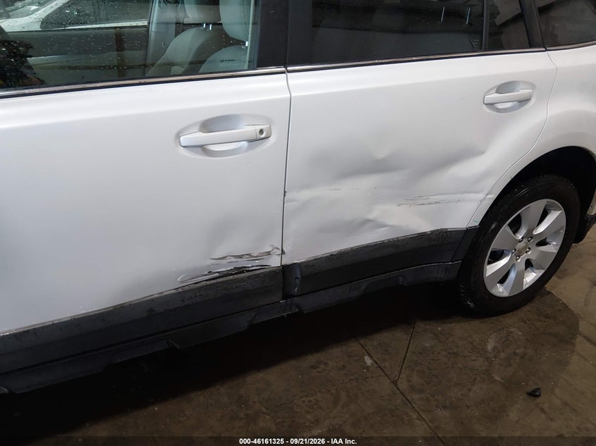 2010 SUBARU OUTBACK auction photo 6