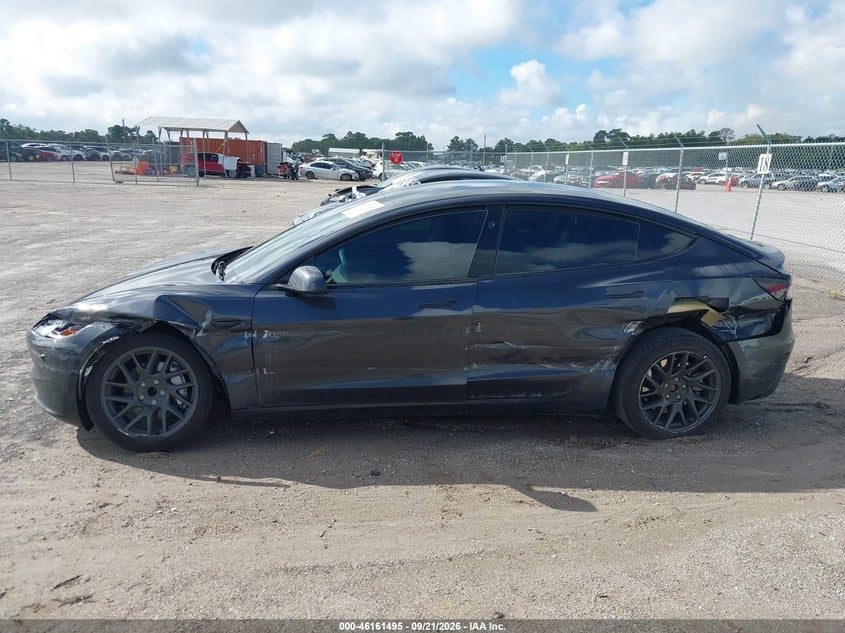 TESLA MODEL 3 - zdjęcie 13
