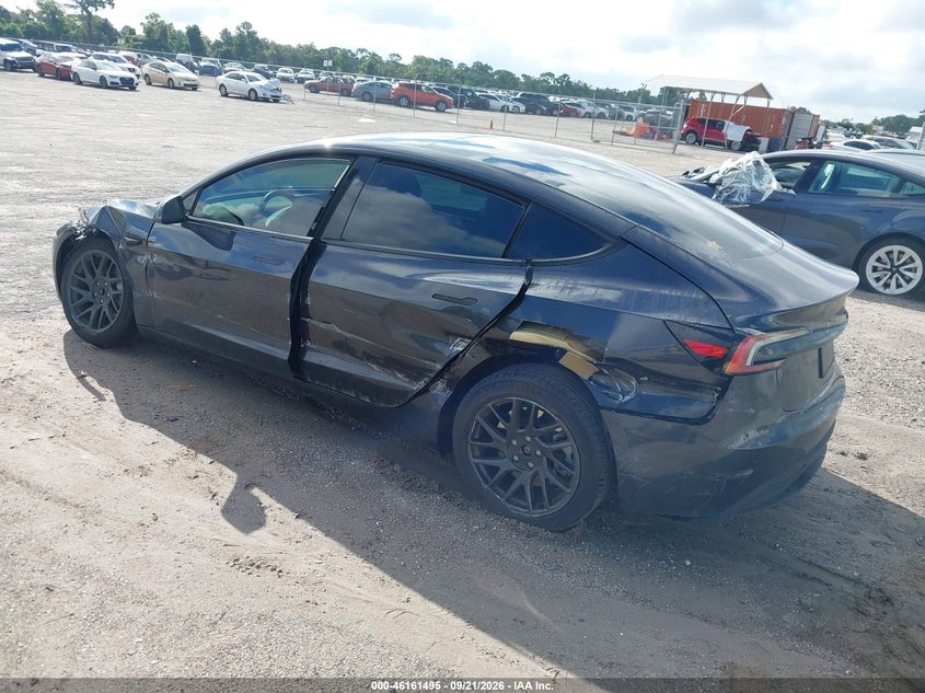 TESLA MODEL 3 - zdjęcie 3