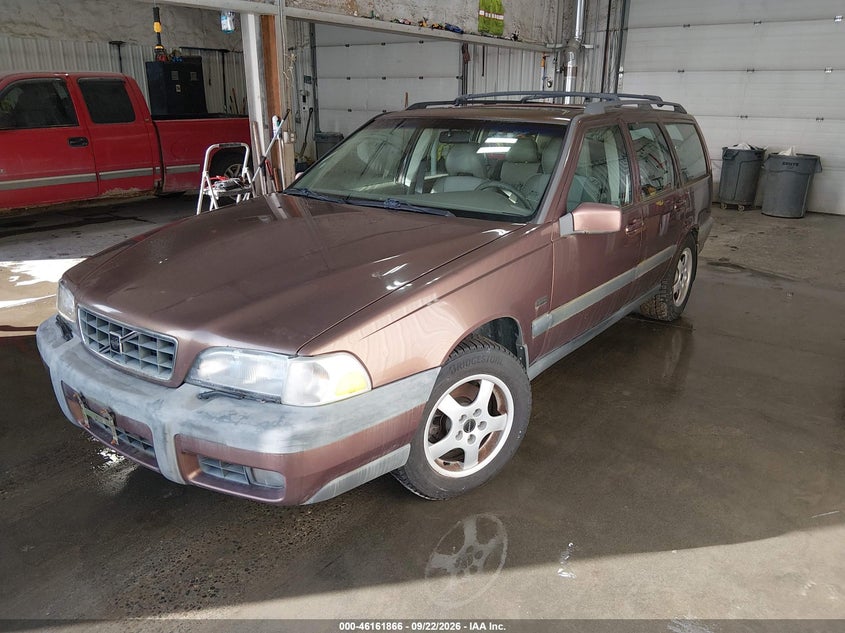 1998 Volvo V70, Обычный износ, IAAI, VIN YV1LZ5647W2450696 — фото 2