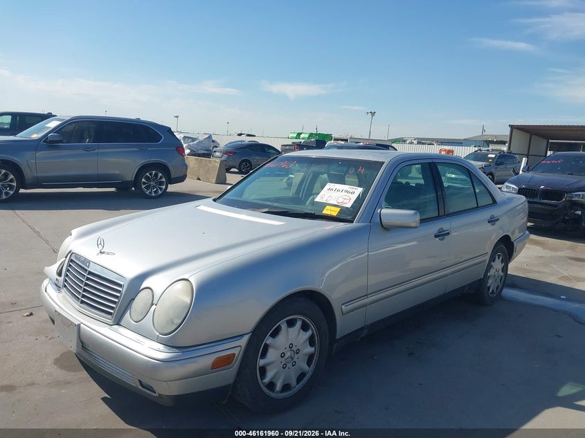 1999 Mercedes-Benz E 320, Оба бока, IAAI, VIN WDBJF65H6XA857012 — фото 2
