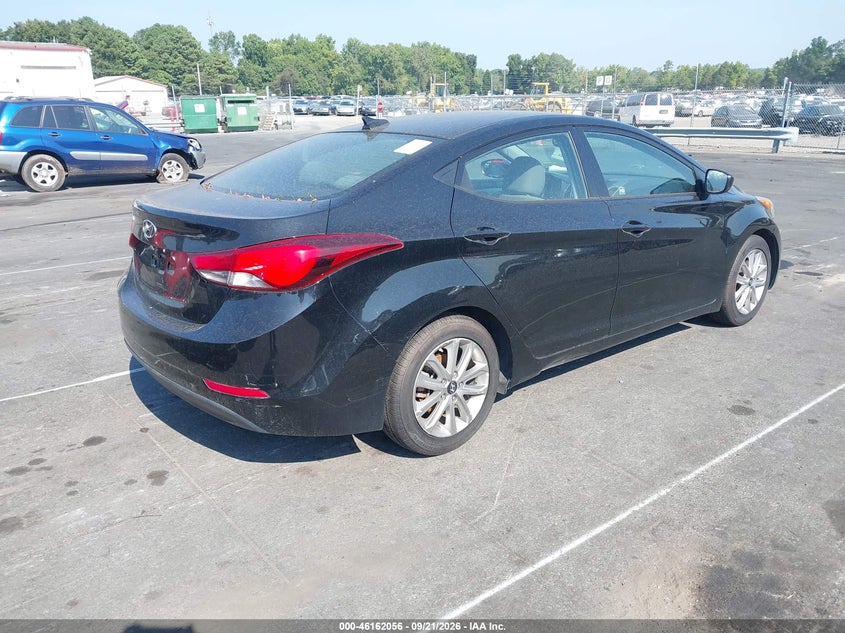 Hyundai Elantra - фото 4