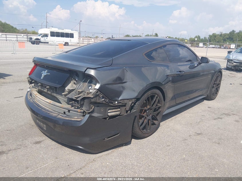FORD MUSTANG - zdjęcie 4