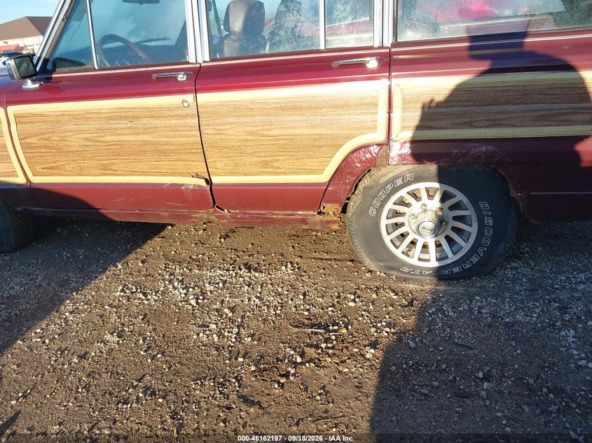 Photo 12 - JEEP GRAND WAGONEER