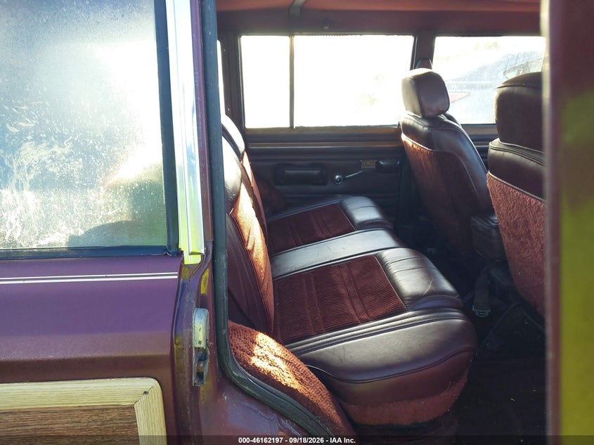 Photo 8 - JEEP GRAND WAGONEER