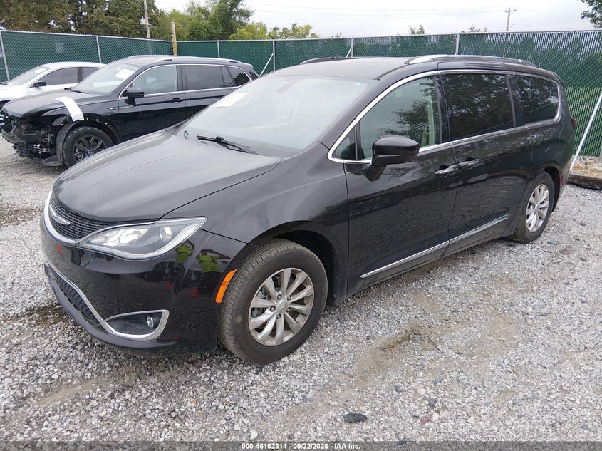 Vin: 2c4rc1bgxjr309528, lot: 46662113, chrysler pacifica touring l 20182