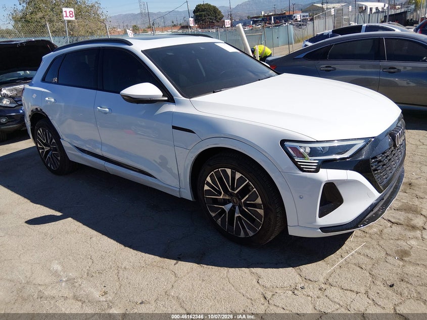 Vin: wa15aage7rb042395, lot: 46662145, audi q8 e-tron premium plus quattro 2024 img_1