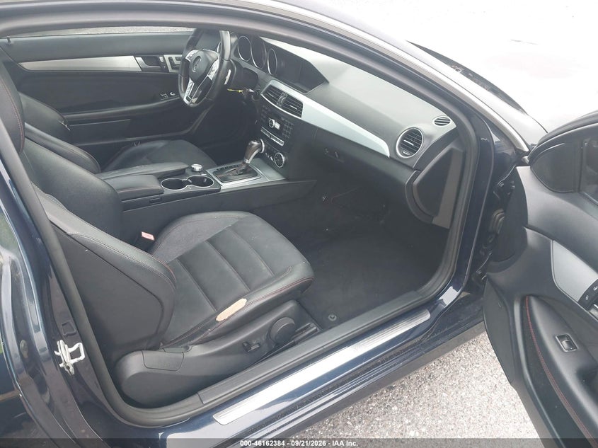 MERCEDES-BENZ C 250 2015 VIN WDDGJ4HB9FG391003