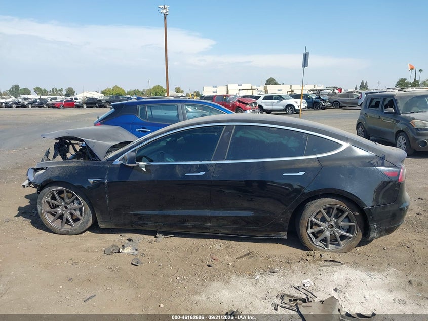 TESLA MODEL 3 - zdjęcie 20