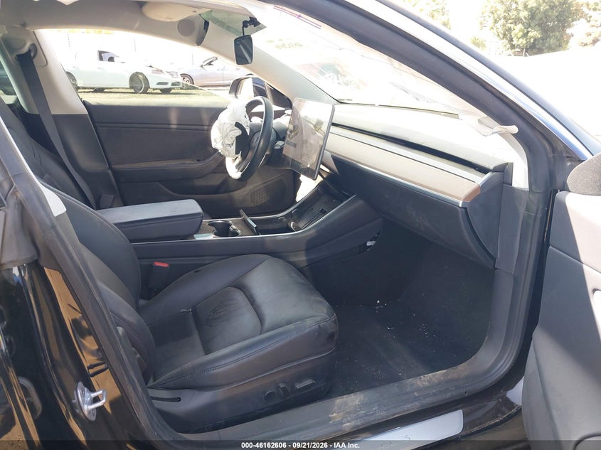 TESLA MODEL 3 - zdjęcie 5