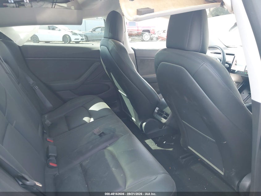 TESLA MODEL 3 - zdjęcie 8