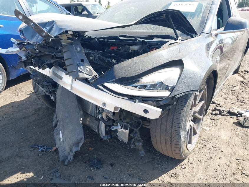 TESLA MODEL 3 - zdjęcie 13