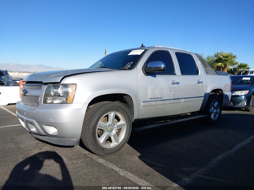 2010 Chevrolet Avalanche 1500 Ltz, Normal Wear & Tear, IAAI, VIN 3GNNCGE06AG115432 — photo 2