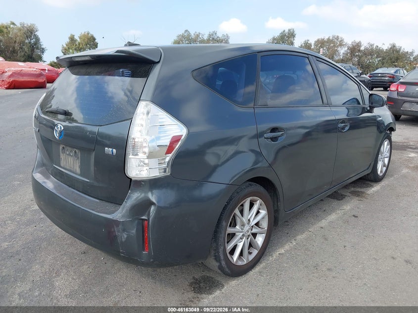 2013 TOYOTA PRIUS V auction photo 4