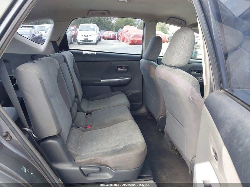 2013 TOYOTA PRIUS V auction photo 8