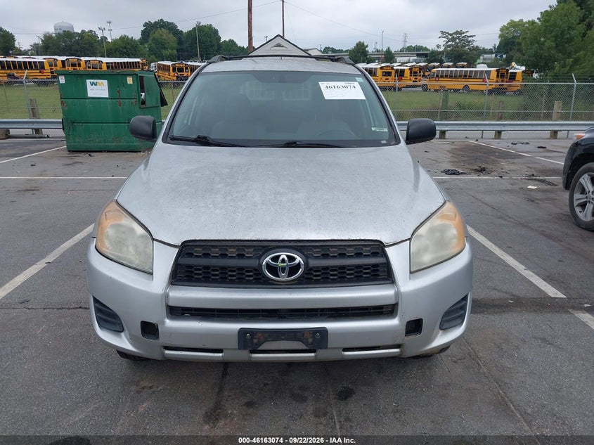 2011 TOYOTA RAV4 · Фото 12