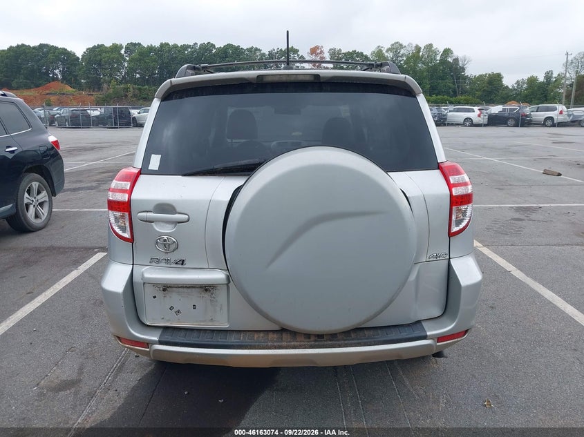 2011 TOYOTA RAV4 · Фото 16