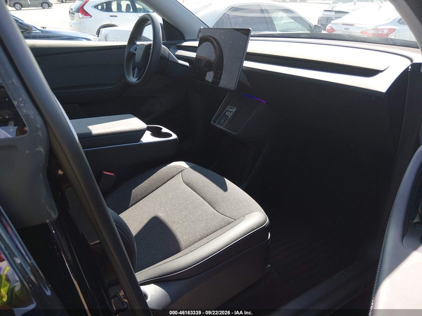 TESLA MODEL Y - zdjęcie 5