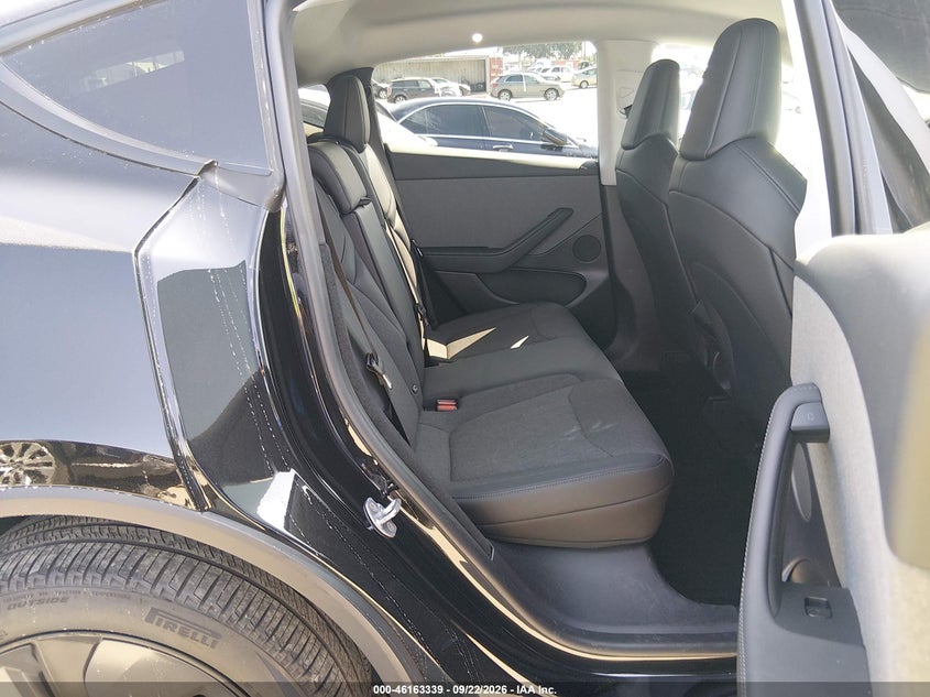 TESLA MODEL Y - zdjęcie 8