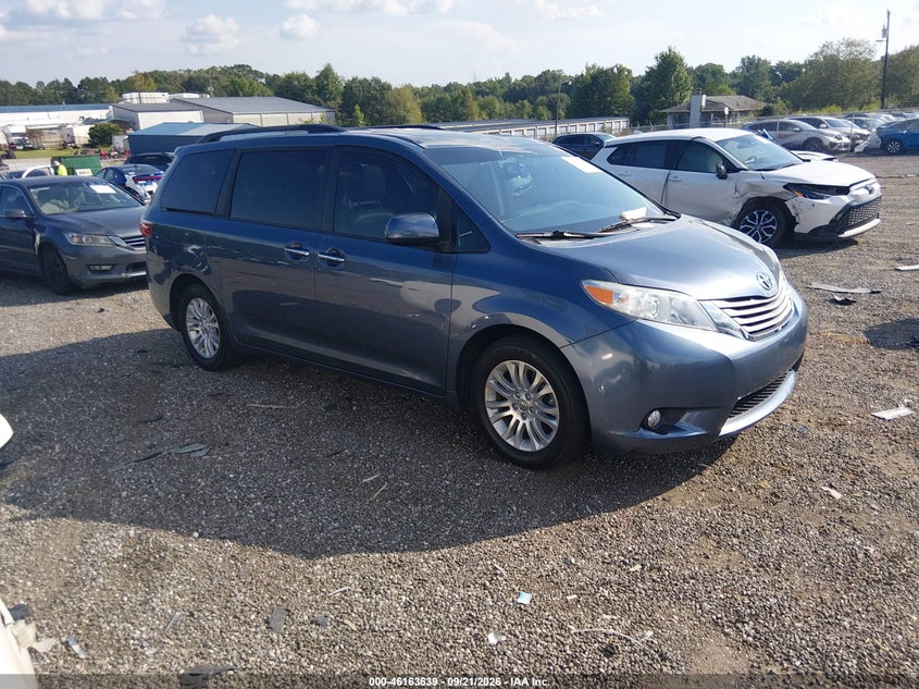2016 Toyota Sienna XLE Premium 8 Passenger