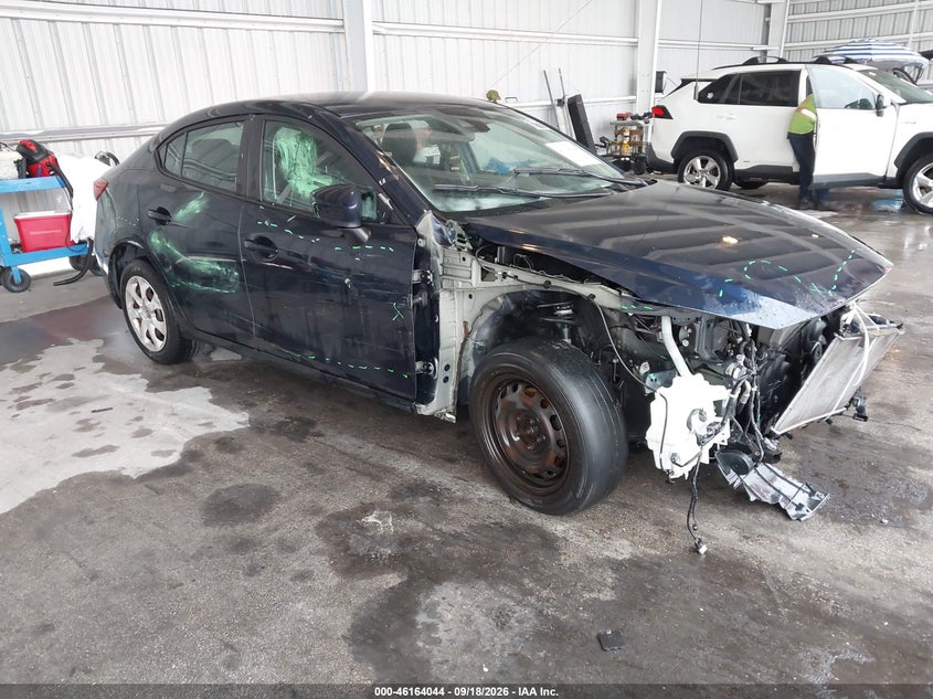 Vin: 3mzbn1u74jm212161, lot: 46663886, mazda mazda3 sport 2018 img_1