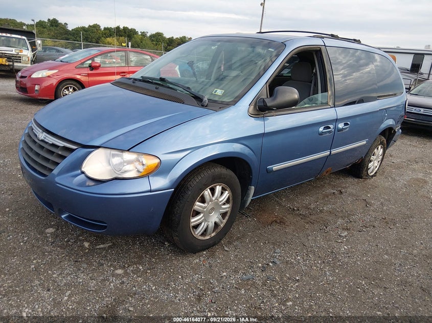 2007 Chrysler Town & Country Touring, Left Rear, IAAI, VIN 2A4GP54L97R183257 — photo 2