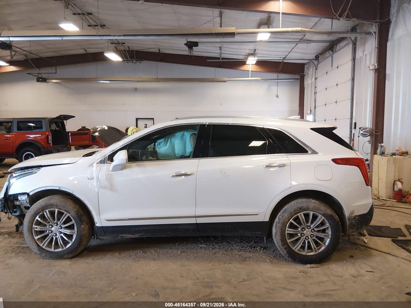 CADILLAC XT5 2017 VIN 1GYKNBRS8HZ305077