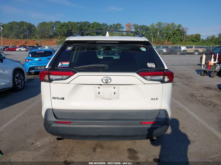 TOYOTA RAV4 - zdjęcie 17