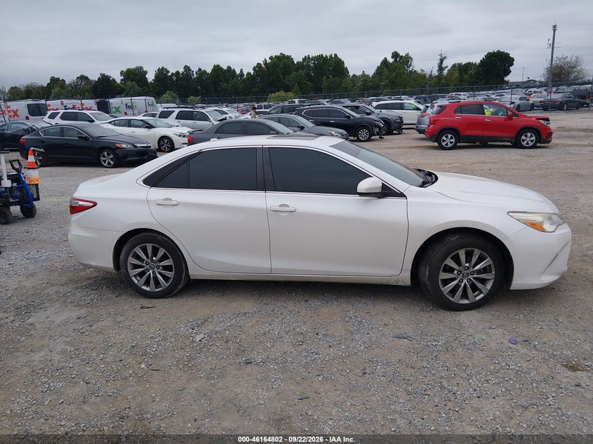 TOYOTA CAMRY - zdjęcie 13