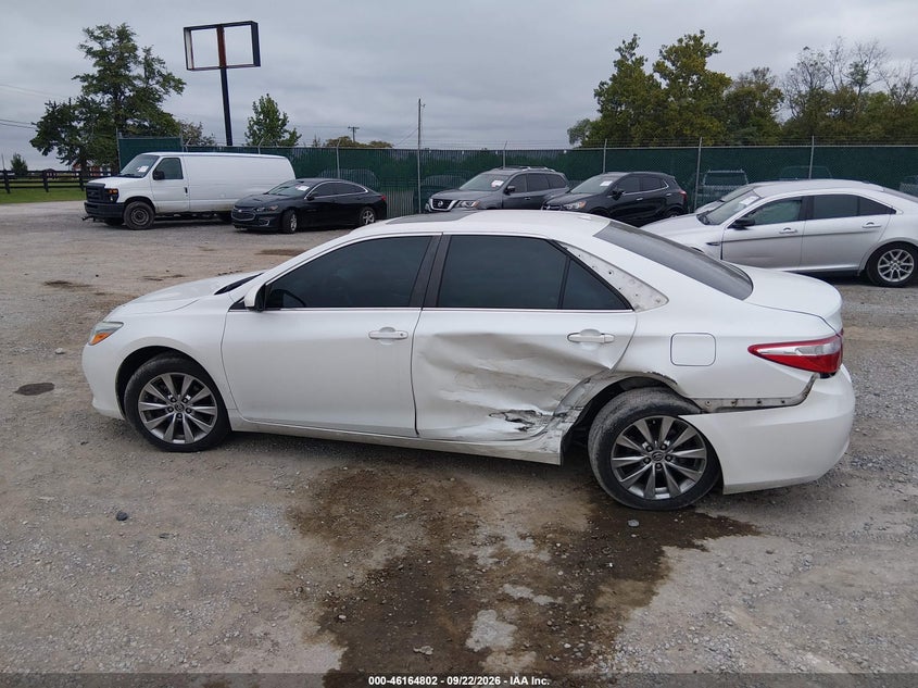 TOYOTA CAMRY - zdjęcie 14