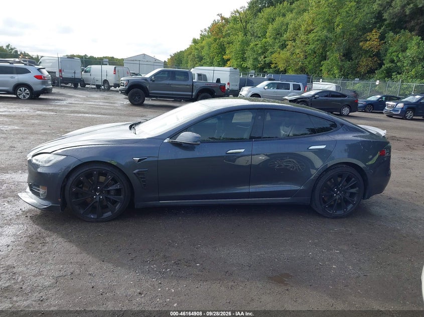 TESLA MODEL S - zdjęcie 14