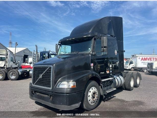 2015 VOLVO VN auction photo 2