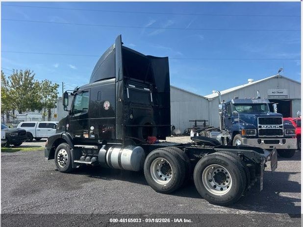 2015 VOLVO VN auction photo 3