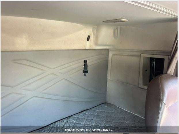 2015 VOLVO VN auction photo 5