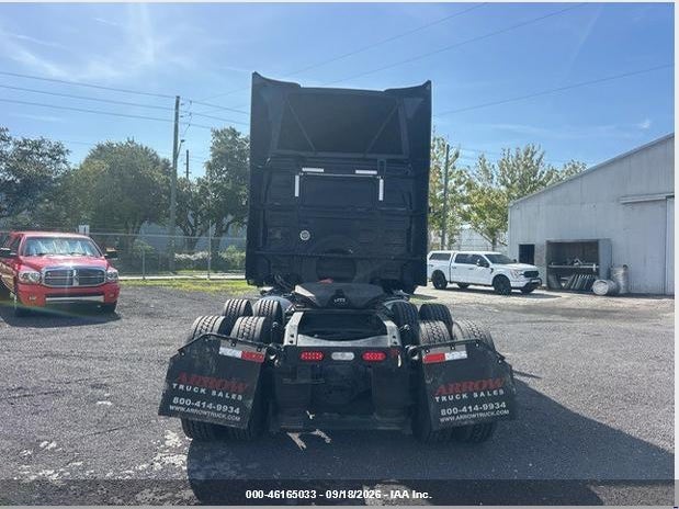 2015 VOLVO VN auction photo 7