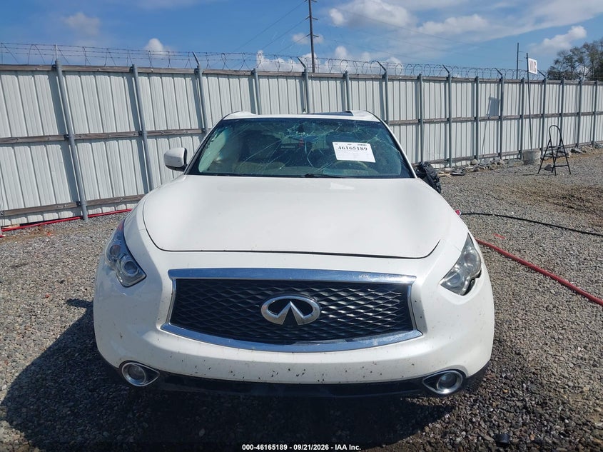 2017 INFINITI QX70 · Photo 12