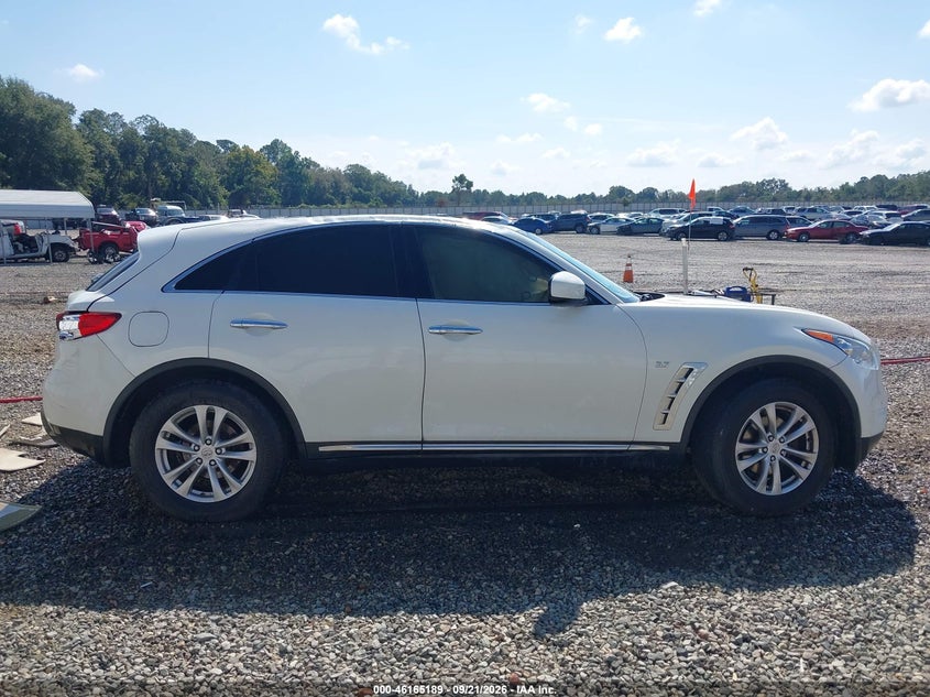 2017 INFINITI QX70 · Photo 13