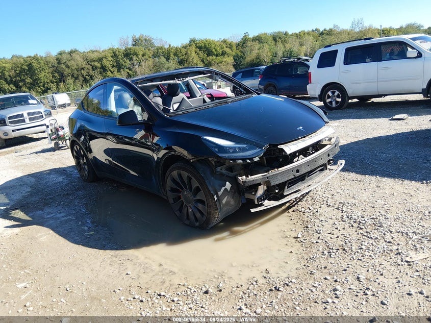 TESLA MODEL Y - zdjęcie 1